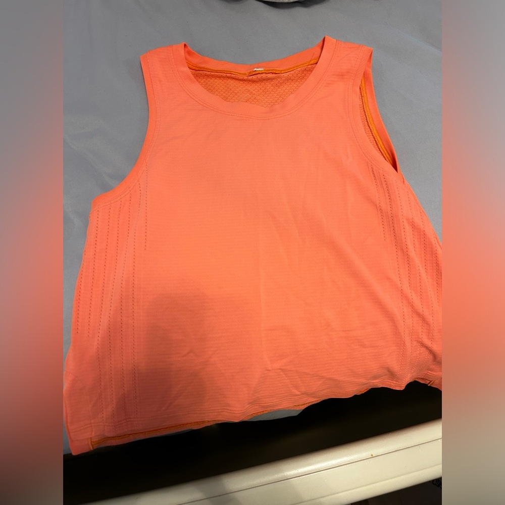 Cropped Lululemon tank size 6.